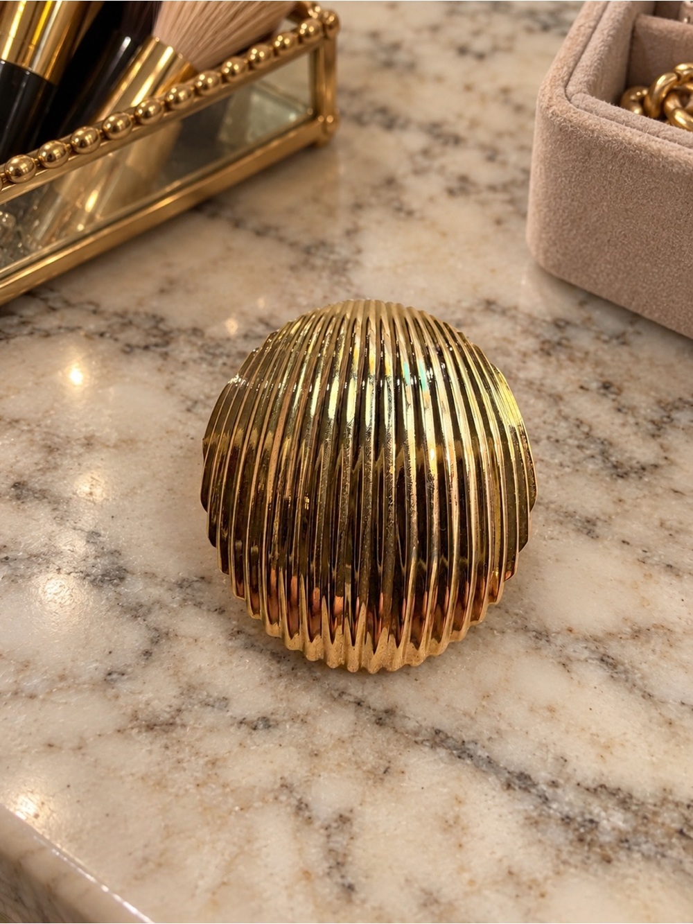 Vintage Lieba USA Ribbed Gold-Tone Seashell Scarf Clip